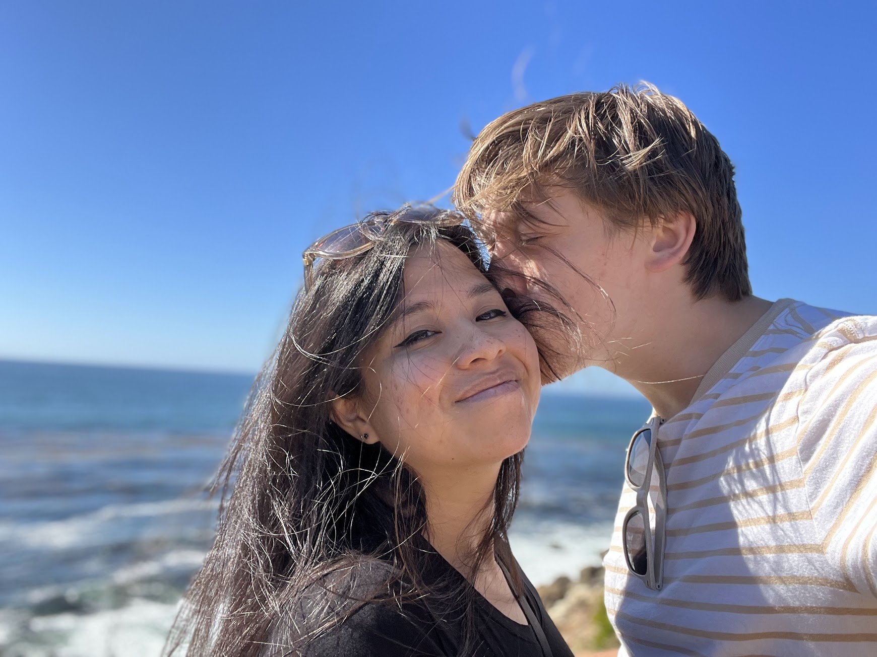 Brandon kissing Stephanie in Palos Verdes with the ocean in the background